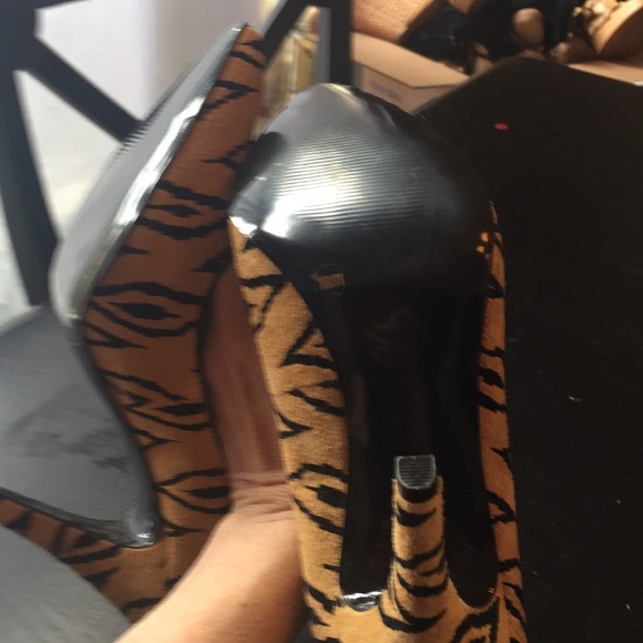 Aztec patterned Heels - Picture 3 of 5